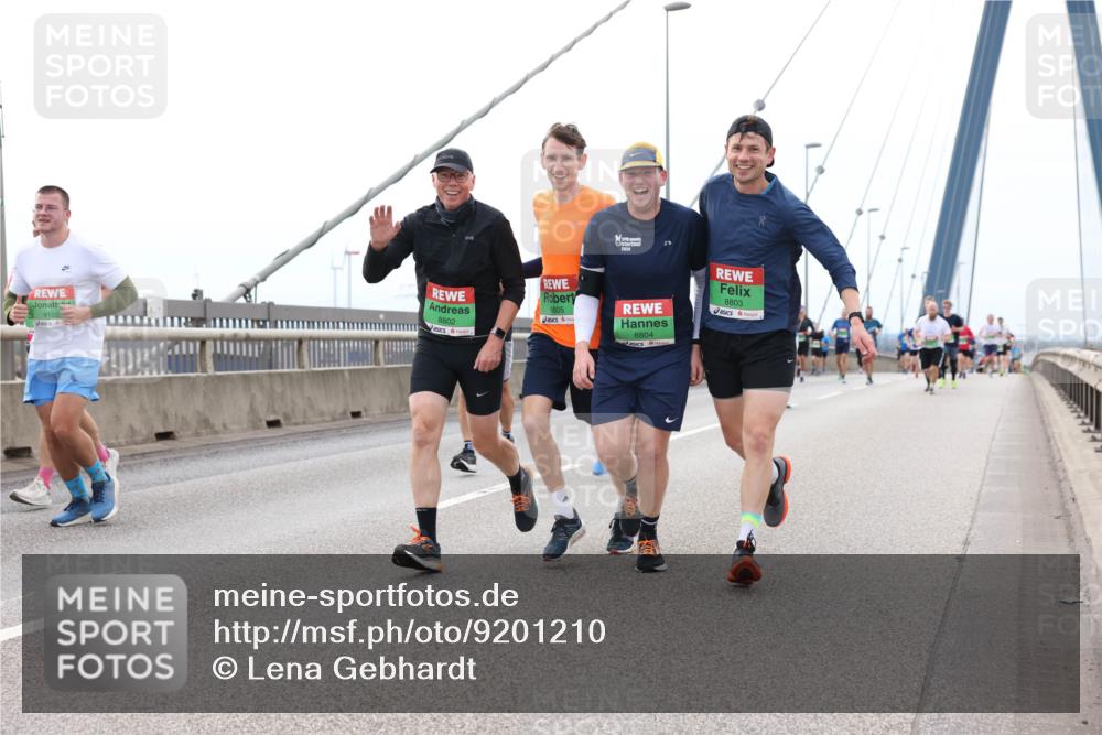 03.10.2025 - Köhlbrandbrückenlauf Lena Gebhardt http://msf.ph/oto/9201210 03.10.2025 15:43:59 Position 2 2024, 8802, 8805, 8804, 8803, 9102 meine-sportfotos.de