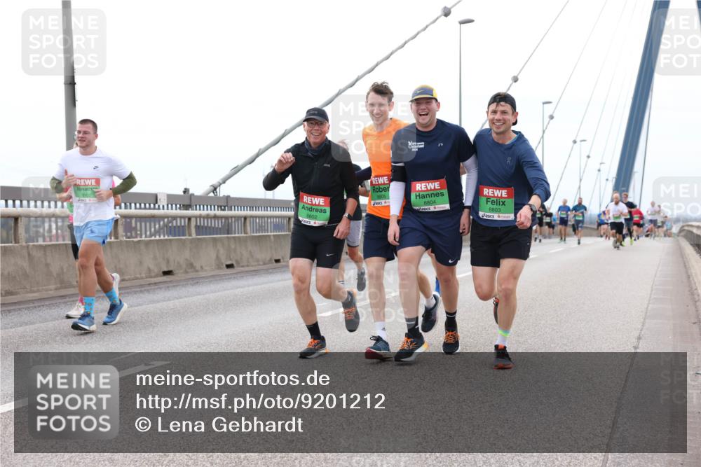03.10.2025 - Köhlbrandbrückenlauf Lena Gebhardt http://msf.ph/oto/9201212 03.10.2025 15:43:59 Position 2 9102, 2, 8802, 8804, 8803 meine-sportfotos.de