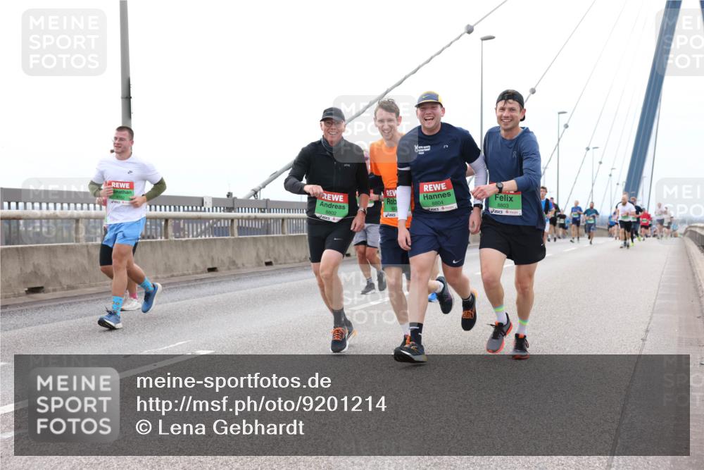 03.10.2025 - Köhlbrandbrückenlauf Lena Gebhardt http://msf.ph/oto/9201214 03.10.2025 15:43:59 Position 2 8802, 2014, 8804, 8803 meine-sportfotos.de