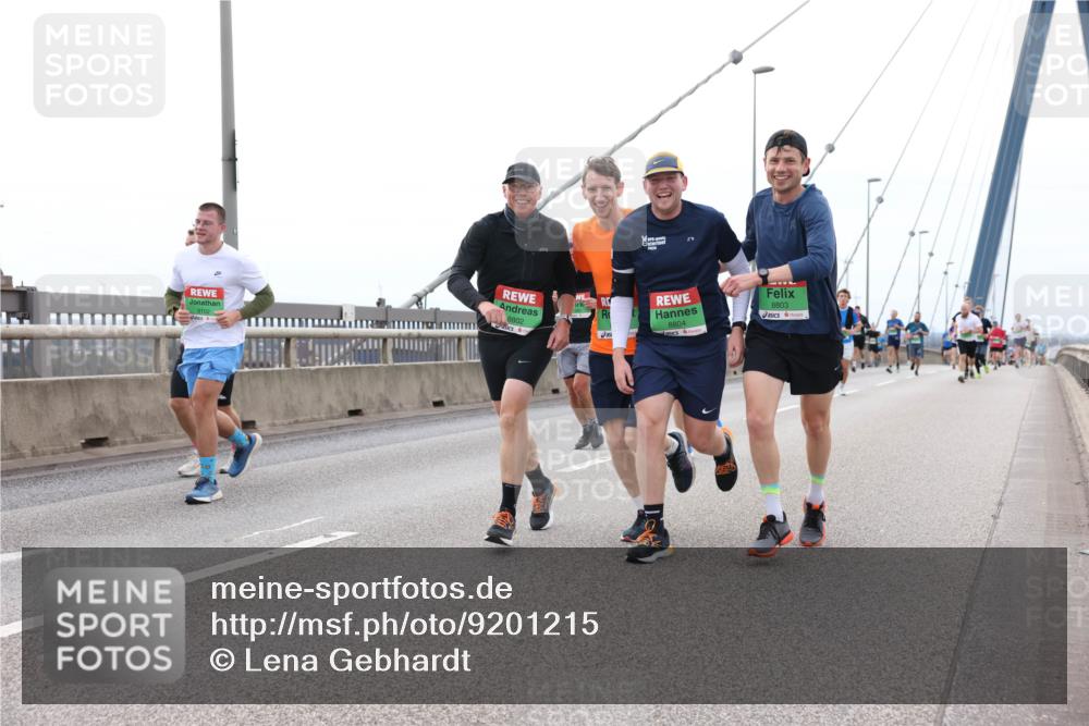 03.10.2025 - Köhlbrandbrückenlauf Lena Gebhardt http://msf.ph/oto/9201215 03.10.2025 15:43:59 Position 2 9102, 8802, 2034, 8804, 8803 meine-sportfotos.de