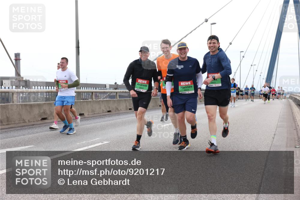 03.10.2025 - Köhlbrandbrückenlauf Lena Gebhardt http://msf.ph/oto/9201217 03.10.2025 15:43:59 Position 2 2024, 8802, 8804, 8803 meine-sportfotos.de
