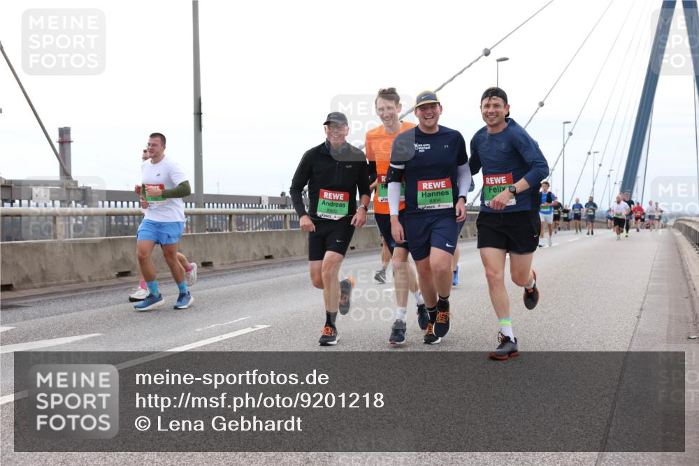 03.10.2025 - Köhlbrandbrückenlauf Lena Gebhardt http://msf.ph/oto/9201218 03.10.2025 15:43:59 Position 2 8804 meine-sportfotos.de