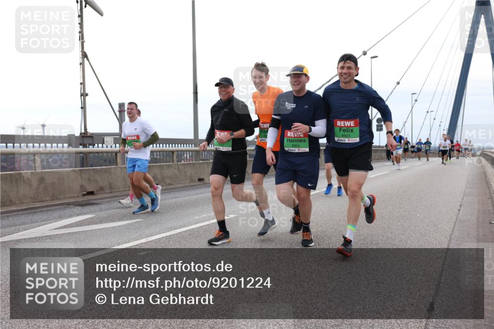 03.10.2025 - Köhlbrandbrückenlauf Lena Gebhardt http://msf.ph/oto/9201224 03.10.2025 15:44:00 Position 2 024, 8804, 8803 meine-sportfotos.de