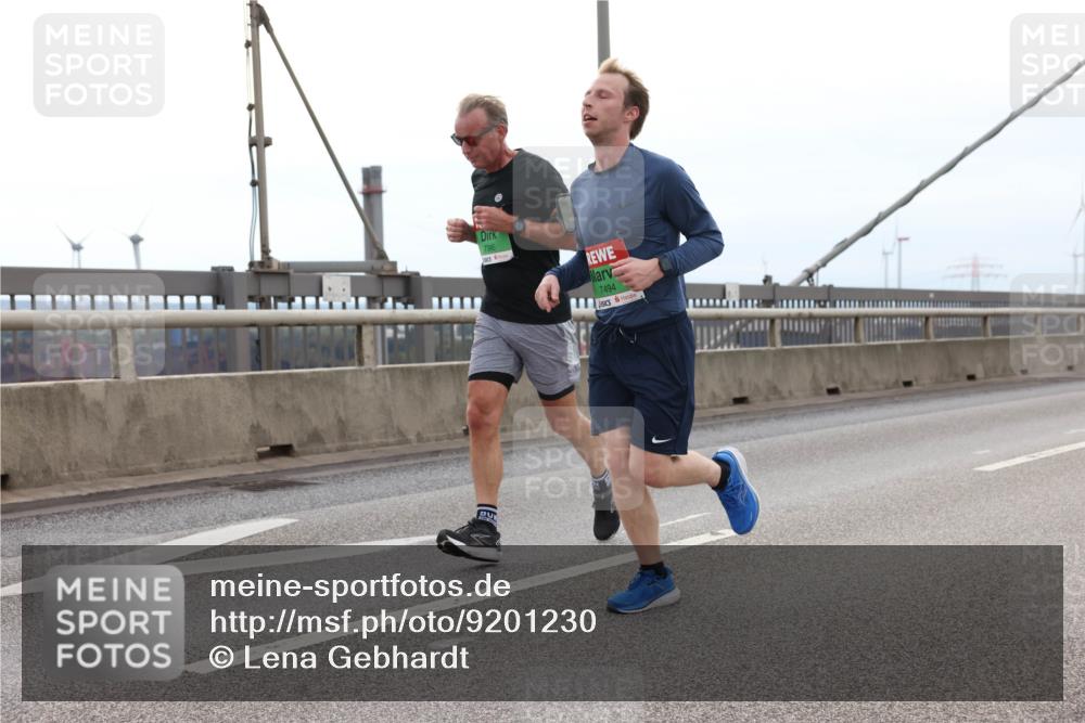 03.10.2025 - Köhlbrandbrückenlauf Lena Gebhardt http://msf.ph/oto/9201230 03.10.2025 15:44:01 Position 2 7345, 7494 meine-sportfotos.de