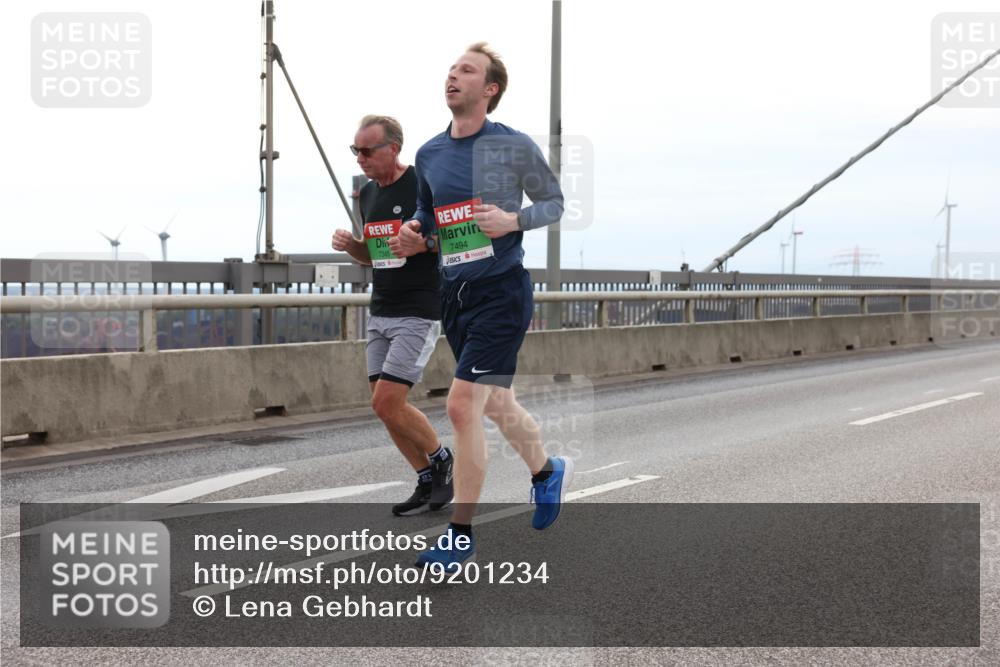 03.10.2025 - Köhlbrandbrückenlauf Lena Gebhardt http://msf.ph/oto/9201234 03.10.2025 15:44:01 Position 2 7494 meine-sportfotos.de