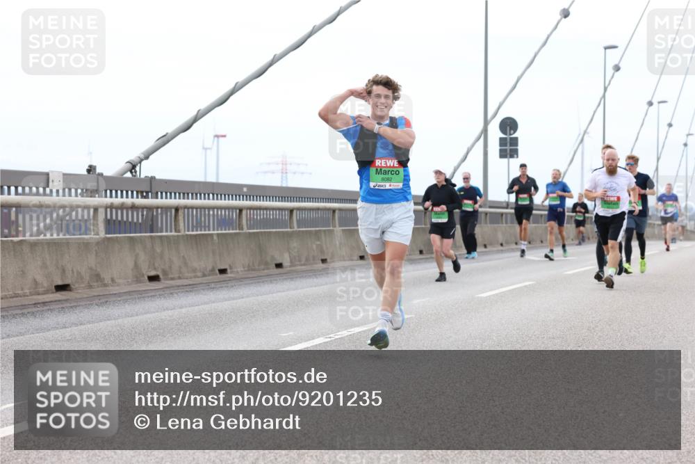 03.10.2025 - Köhlbrandbrückenlauf Lena Gebhardt http://msf.ph/oto/9201235 03.10.2025 15:44:03 Position 2 8082 meine-sportfotos.de