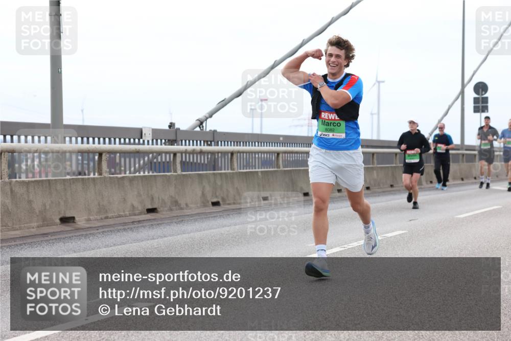 03.10.2025 - Köhlbrandbrückenlauf Lena Gebhardt http://msf.ph/oto/9201237 03.10.2025 15:44:03 Position 2 8082 meine-sportfotos.de