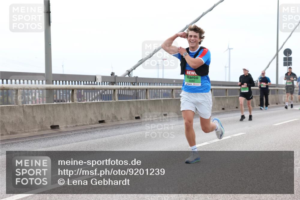 03.10.2025 - Köhlbrandbrückenlauf Lena Gebhardt http://msf.ph/oto/9201239 03.10.2025 15:44:03 Position 2 8082 meine-sportfotos.de
