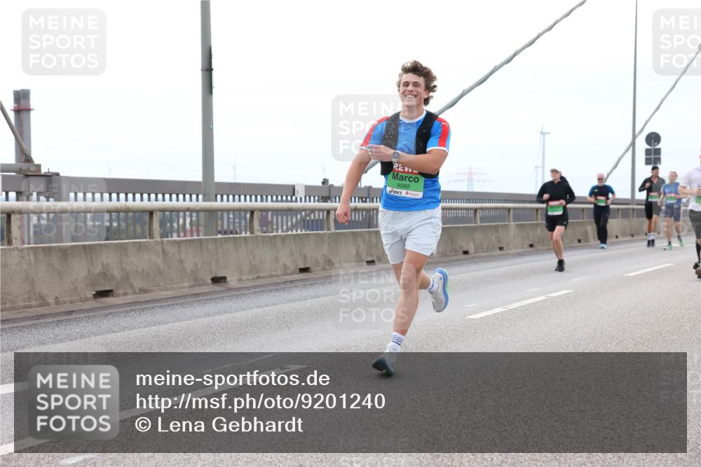 03.10.2025 - Köhlbrandbrückenlauf Lena Gebhardt http://msf.ph/oto/9201240 03.10.2025 15:44:03 Position 2 8082 meine-sportfotos.de