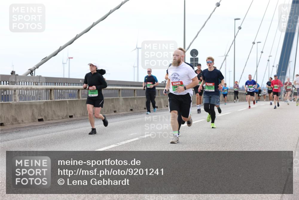 03.10.2025 - Köhlbrandbrückenlauf Lena Gebhardt http://msf.ph/oto/9201241 03.10.2025 15:44:04 Position 2 9475 meine-sportfotos.de