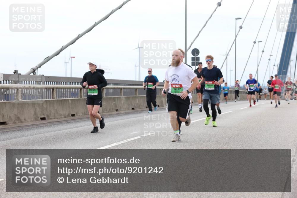 03.10.2025 - Köhlbrandbrückenlauf Lena Gebhardt http://msf.ph/oto/9201242 03.10.2025 15:44:05 Position 2 8064, 9213 meine-sportfotos.de