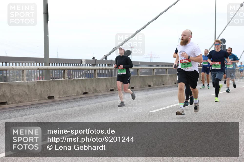 03.10.2025 - Köhlbrandbrückenlauf Lena Gebhardt http://msf.ph/oto/9201244 03.10.2025 15:44:05 Position 2 8064, 9213 meine-sportfotos.de