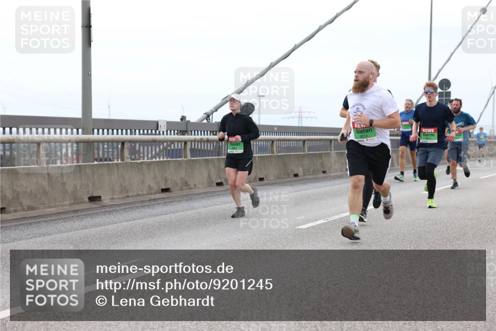 03.10.2025 - Köhlbrandbrückenlauf Lena Gebhardt http://msf.ph/oto/9201245 03.10.2025 15:44:05 Position 2 9213, 9475 meine-sportfotos.de