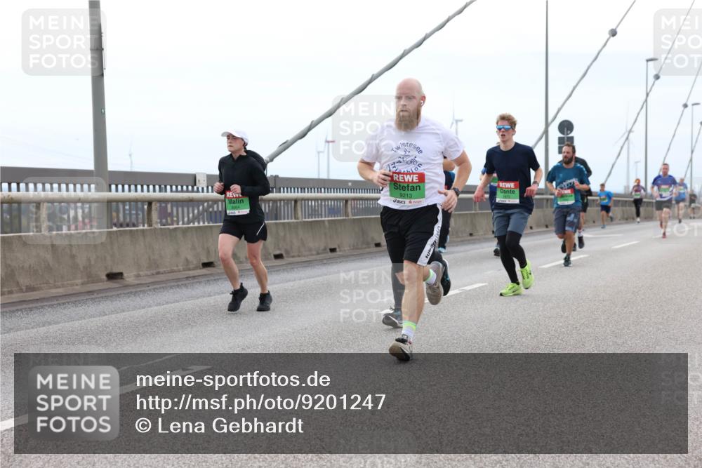 03.10.2025 - Köhlbrandbrückenlauf Lena Gebhardt http://msf.ph/oto/9201247 03.10.2025 15:44:06 Position 2 8064, 9213 meine-sportfotos.de