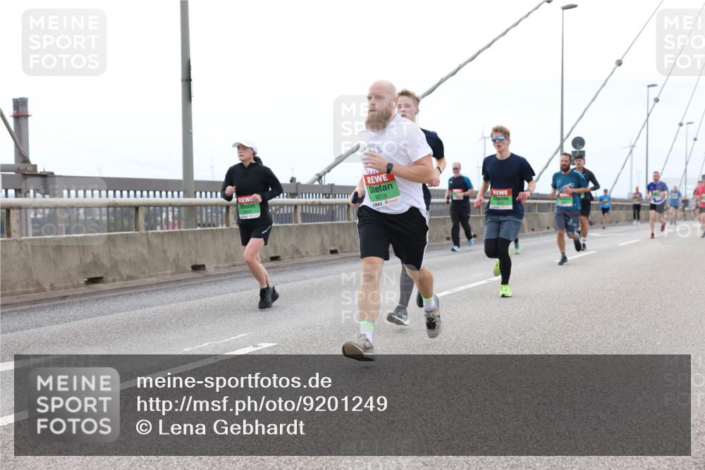 03.10.2025 - Köhlbrandbrückenlauf Lena Gebhardt http://msf.ph/oto/9201249 03.10.2025 15:44:06 Position 2 9213, 9475 meine-sportfotos.de