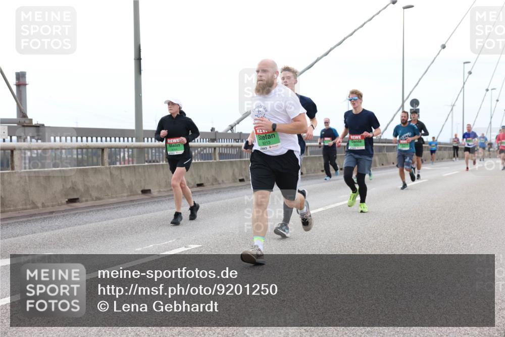 03.10.2025 - Köhlbrandbrückenlauf Lena Gebhardt http://msf.ph/oto/9201250 03.10.2025 15:44:06 Position 2 9213 meine-sportfotos.de