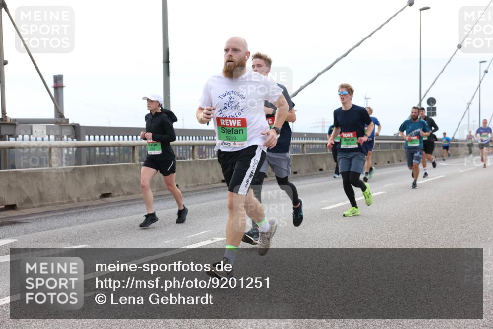 03.10.2025 - Köhlbrandbrückenlauf Lena Gebhardt http://msf.ph/oto/9201251 03.10.2025 15:44:06 Position 2 9213 meine-sportfotos.de