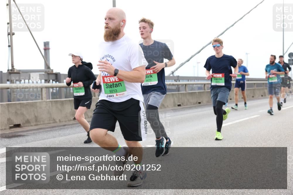 03.10.2025 - Köhlbrandbrückenlauf Lena Gebhardt http://msf.ph/oto/9201252 03.10.2025 15:44:07 Position 2 9213, 9473, 5475 meine-sportfotos.de