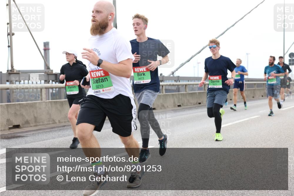 03.10.2025 - Köhlbrandbrückenlauf Lena Gebhardt http://msf.ph/oto/9201253 03.10.2025 15:44:07 Position 2 8064, 9213, 9473, 9475 meine-sportfotos.de