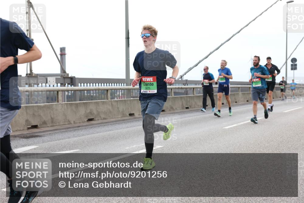 03.10.2025 - Köhlbrandbrückenlauf Lena Gebhardt http://msf.ph/oto/9201256 03.10.2025 15:44:07 Position 2 9475 meine-sportfotos.de