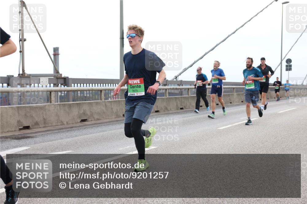 03.10.2025 - Köhlbrandbrückenlauf Lena Gebhardt http://msf.ph/oto/9201257 03.10.2025 15:44:07 Position 2 9475 meine-sportfotos.de