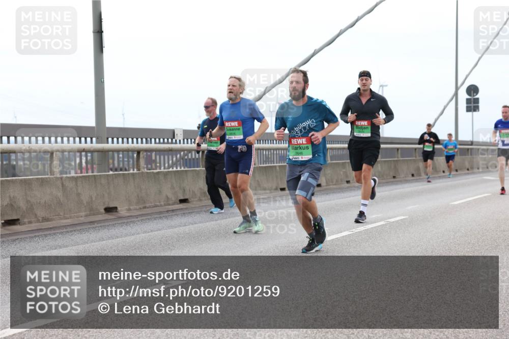 03.10.2025 - Köhlbrandbrückenlauf Lena Gebhardt http://msf.ph/oto/9201259 03.10.2025 15:44:08 Position 2 8616, 7646 meine-sportfotos.de