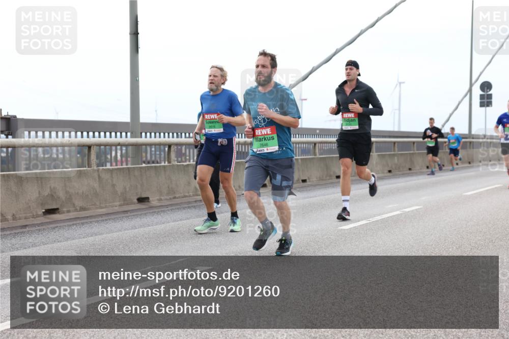 03.10.2025 - Köhlbrandbrückenlauf Lena Gebhardt http://msf.ph/oto/9201260 03.10.2025 15:44:09 Position 2 8616, 7646, 2023 meine-sportfotos.de