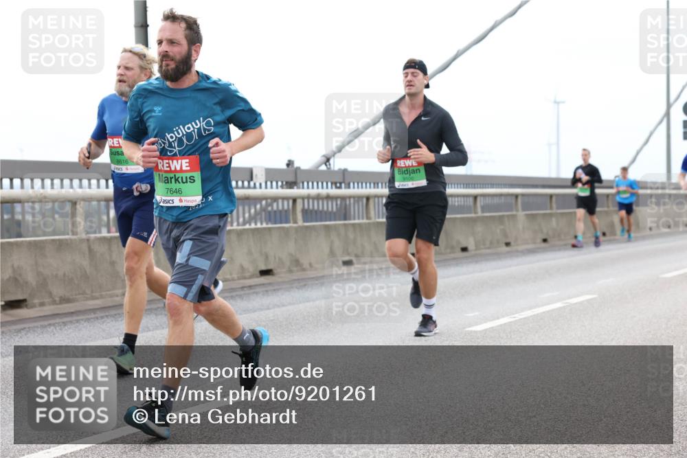 03.10.2025 - Köhlbrandbrückenlauf Lena Gebhardt http://msf.ph/oto/9201261 03.10.2025 15:44:09 Position 2 8616, 7646, 9100 meine-sportfotos.de