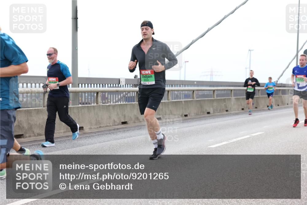 03.10.2025 - Köhlbrandbrückenlauf Lena Gebhardt http://msf.ph/oto/9201265 03.10.2025 15:44:10 Position 2 9100 meine-sportfotos.de