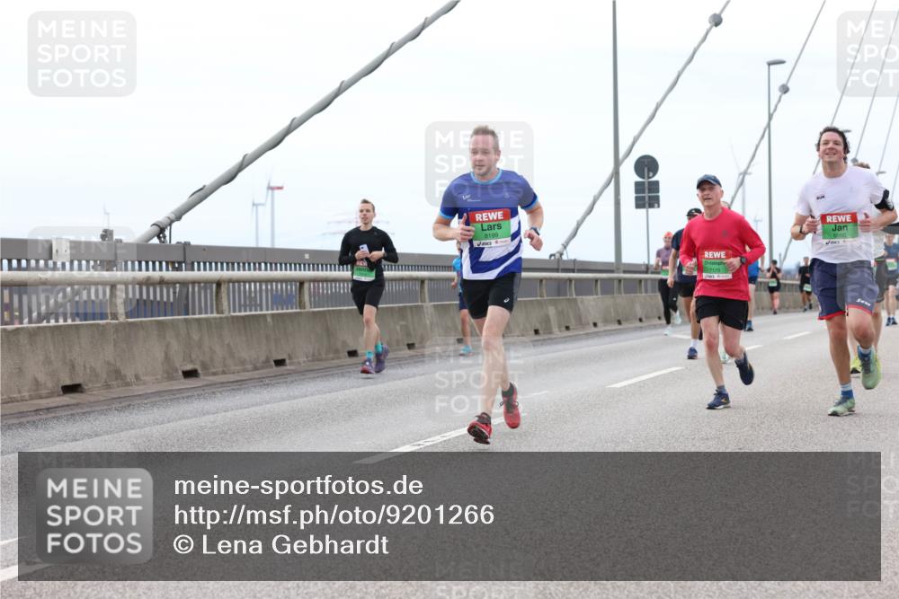 03.10.2025 - Köhlbrandbrückenlauf Lena Gebhardt http://msf.ph/oto/9201266 03.10.2025 15:44:11 Position 2 8199, 8860, 7179 meine-sportfotos.de