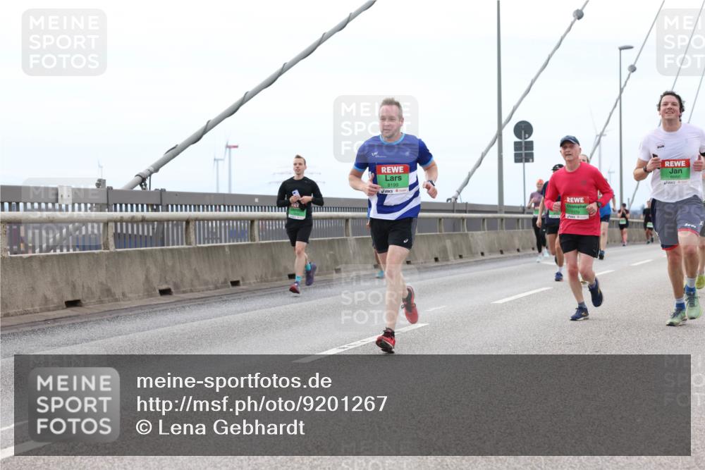03.10.2025 - Köhlbrandbrückenlauf Lena Gebhardt http://msf.ph/oto/9201267 03.10.2025 15:44:11 Position 2 8199, 7179, 8860 meine-sportfotos.de