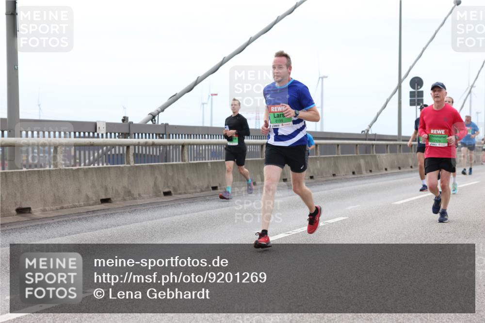 03.10.2025 - Köhlbrandbrückenlauf Lena Gebhardt http://msf.ph/oto/9201269 03.10.2025 15:44:11 Position 2 9, 8199, 7179 meine-sportfotos.de