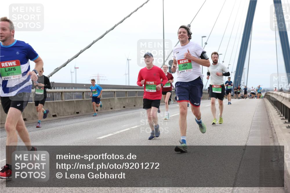 03.10.2025 - Köhlbrandbrückenlauf Lena Gebhardt http://msf.ph/oto/9201272 03.10.2025 15:44:12 Position 2 8199, 7179, 8860, 7434 meine-sportfotos.de