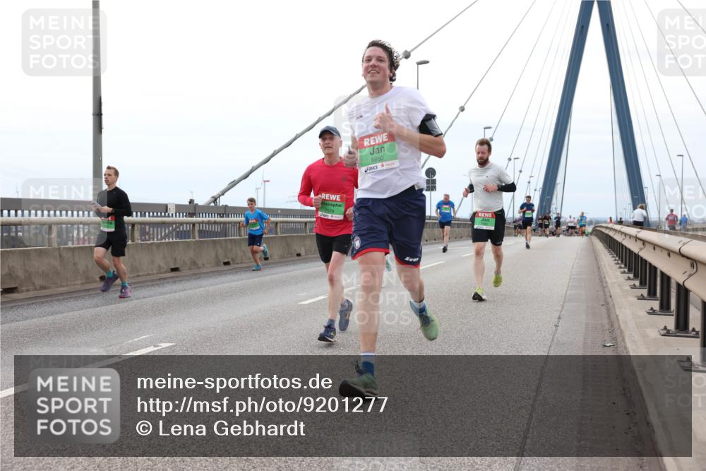 03.10.2025 - Köhlbrandbrückenlauf Lena Gebhardt http://msf.ph/oto/9201277 03.10.2025 15:44:13 Position 2 7179, 8860 meine-sportfotos.de