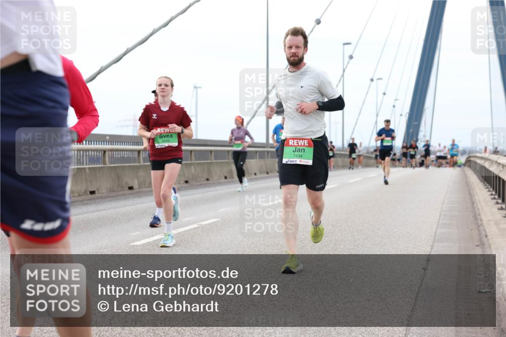 03.10.2025 - Köhlbrandbrückenlauf Lena Gebhardt http://msf.ph/oto/9201278 03.10.2025 15:44:14 Position 2 8099, 7434 meine-sportfotos.de