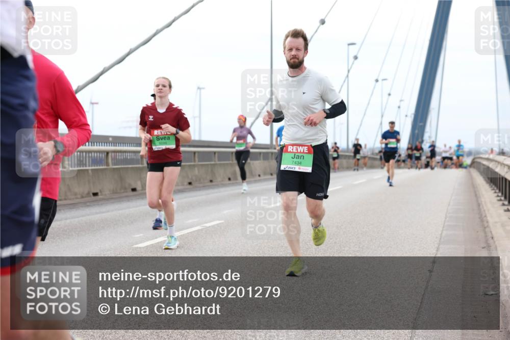 03.10.2025 - Köhlbrandbrückenlauf Lena Gebhardt http://msf.ph/oto/9201279 03.10.2025 15:44:14 Position 2 8099, 7434 meine-sportfotos.de