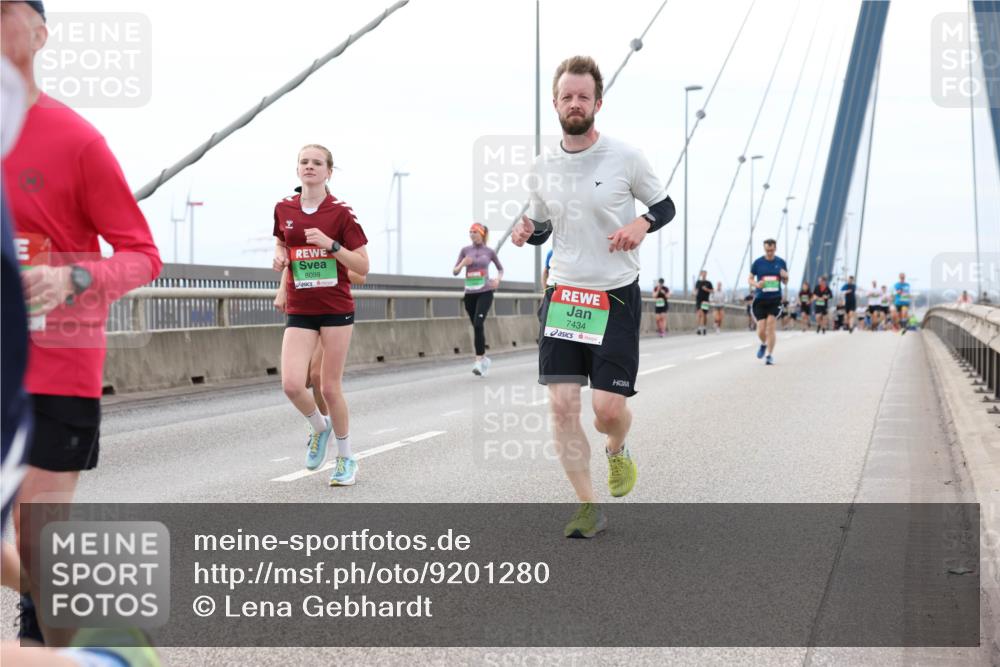 03.10.2025 - Köhlbrandbrückenlauf Lena Gebhardt http://msf.ph/oto/9201280 03.10.2025 15:44:14 Position 2 8099, 7434 meine-sportfotos.de