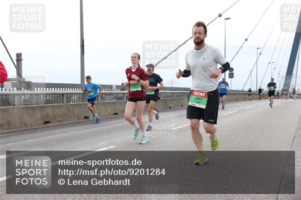 03.10.2025 - Köhlbrandbrückenlauf Lena Gebhardt http://msf.ph/oto/9201284 03.10.2025 15:44:15 Position 2 8099, 7434 meine-sportfotos.de