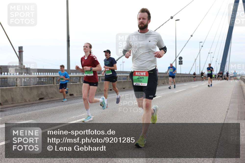 03.10.2025 - Köhlbrandbrückenlauf Lena Gebhardt http://msf.ph/oto/9201285 03.10.2025 15:44:15 Position 2 7434 meine-sportfotos.de