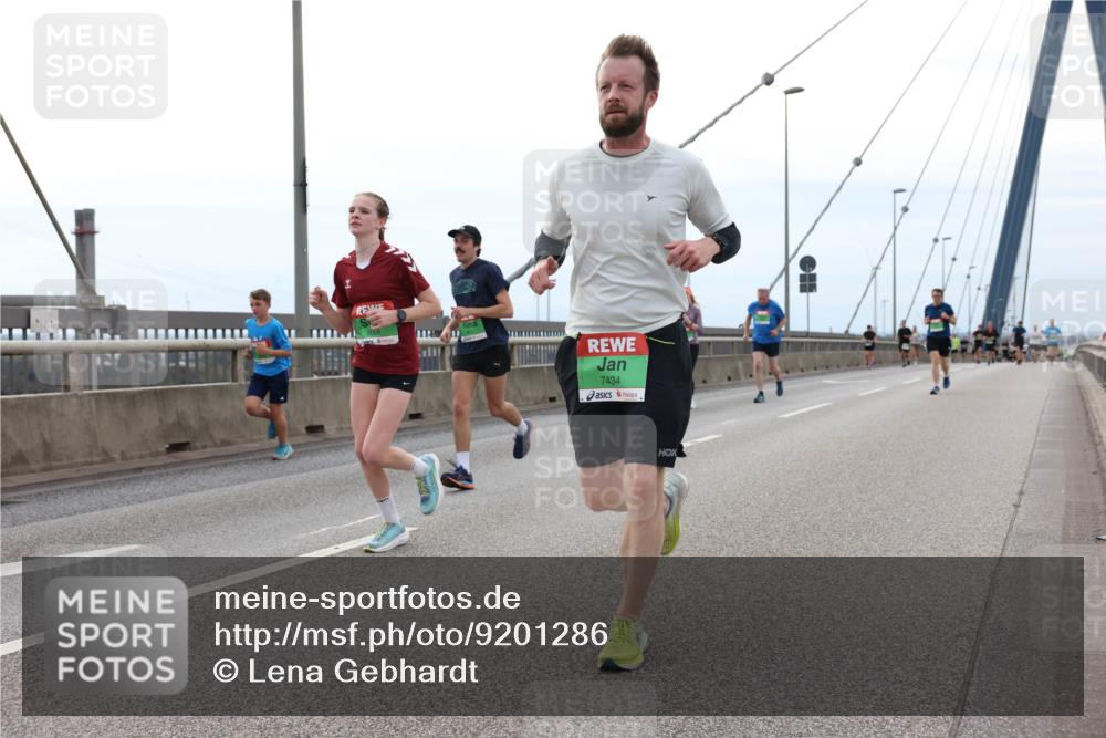03.10.2025 - Köhlbrandbrückenlauf Lena Gebhardt http://msf.ph/oto/9201286 03.10.2025 15:44:15 Position 2 7434 meine-sportfotos.de