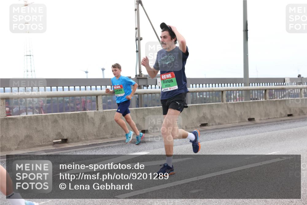 03.10.2025 - Köhlbrandbrückenlauf Lena Gebhardt http://msf.ph/oto/9201289 03.10.2025 15:44:16 Position 2 8026 meine-sportfotos.de