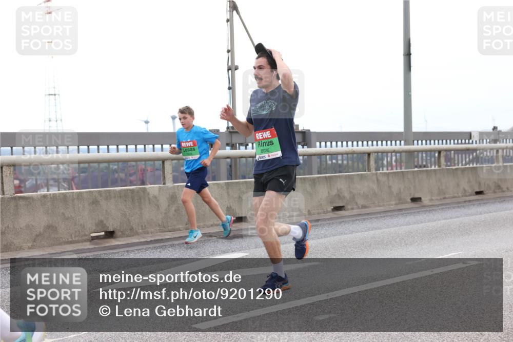 03.10.2025 - Köhlbrandbrückenlauf Lena Gebhardt http://msf.ph/oto/9201290 03.10.2025 15:44:16 Position 2 7609, 8026 meine-sportfotos.de