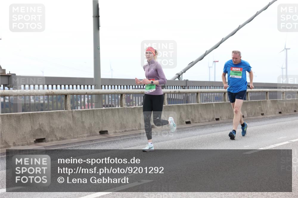 03.10.2025 - Köhlbrandbrückenlauf Lena Gebhardt http://msf.ph/oto/9201292 03.10.2025 15:44:17 Position 2 91, 449, 7285 meine-sportfotos.de
