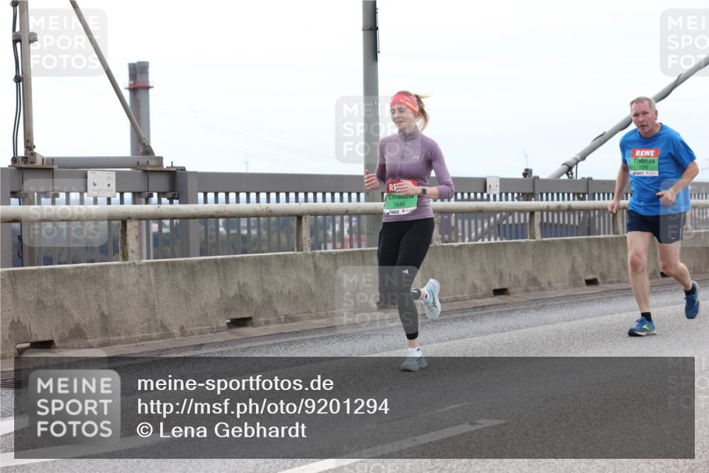 03.10.2025 - Köhlbrandbrückenlauf Lena Gebhardt http://msf.ph/oto/9201294 03.10.2025 15:44:18 Position 2 7449, 7285 meine-sportfotos.de