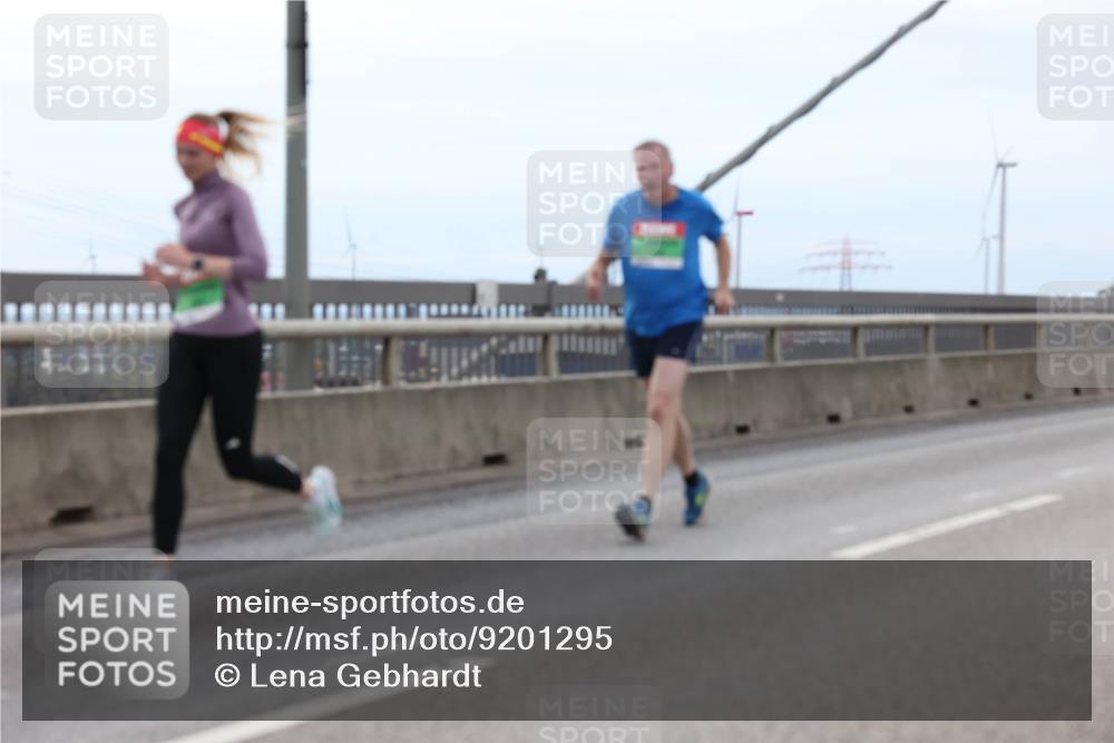 03.10.2025 - Köhlbrandbrückenlauf Lena Gebhardt http://msf.ph/oto/9201295 03.10.2025 15:44:18 Position 2  meine-sportfotos.de