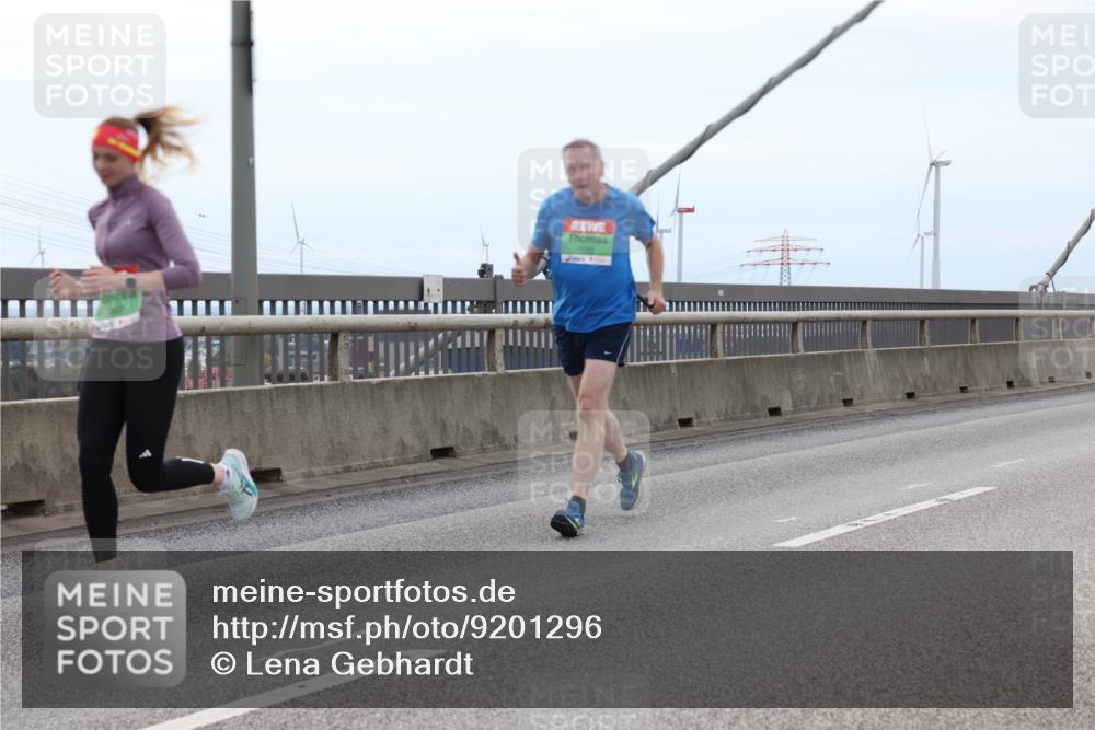 03.10.2025 - Köhlbrandbrückenlauf Lena Gebhardt http://msf.ph/oto/9201296 03.10.2025 15:44:18 Position 2 149 meine-sportfotos.de