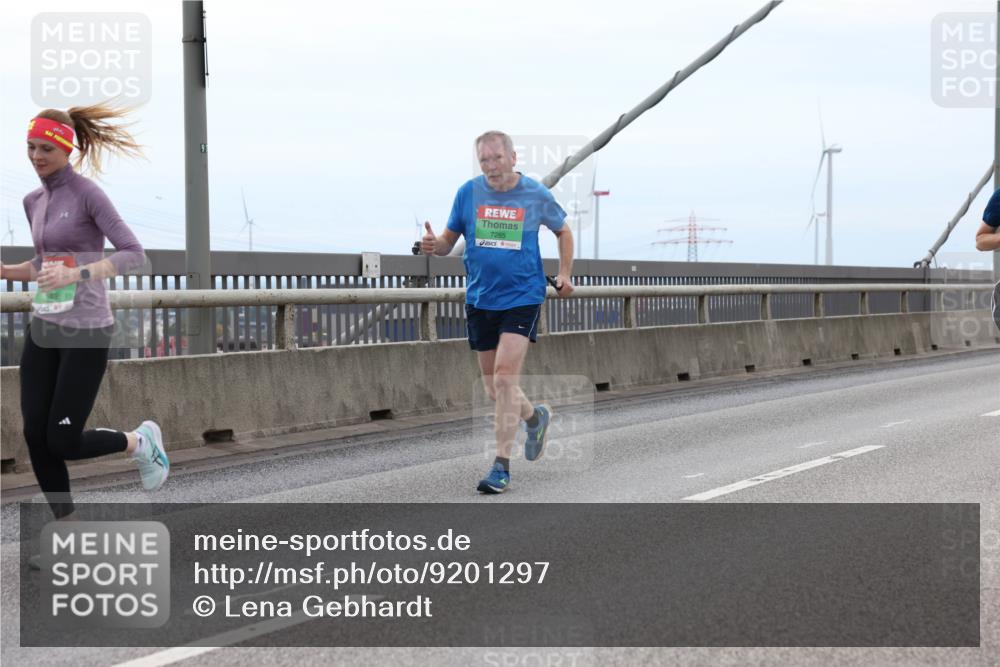 03.10.2025 - Köhlbrandbrückenlauf Lena Gebhardt http://msf.ph/oto/9201297 03.10.2025 15:44:18 Position 2 20, 91, 7285 meine-sportfotos.de