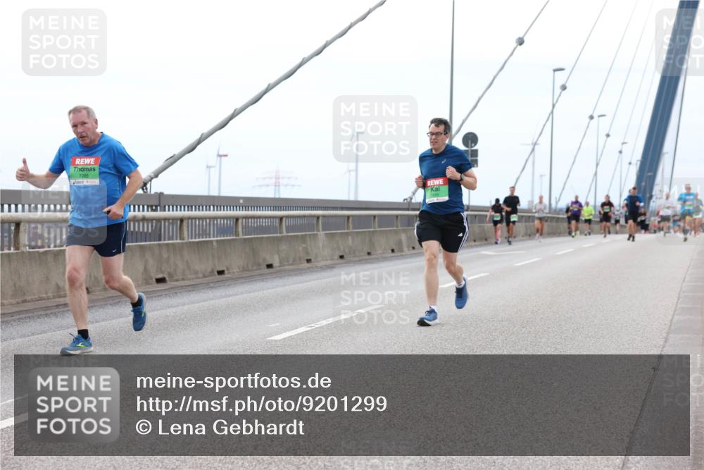03.10.2025 - Köhlbrandbrückenlauf Lena Gebhardt http://msf.ph/oto/9201299 03.10.2025 15:44:19 Position 2 7285 meine-sportfotos.de