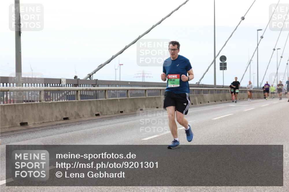 03.10.2025 - Köhlbrandbrückenlauf Lena Gebhardt http://msf.ph/oto/9201301 03.10.2025 15:44:19 Position 2 7499 meine-sportfotos.de