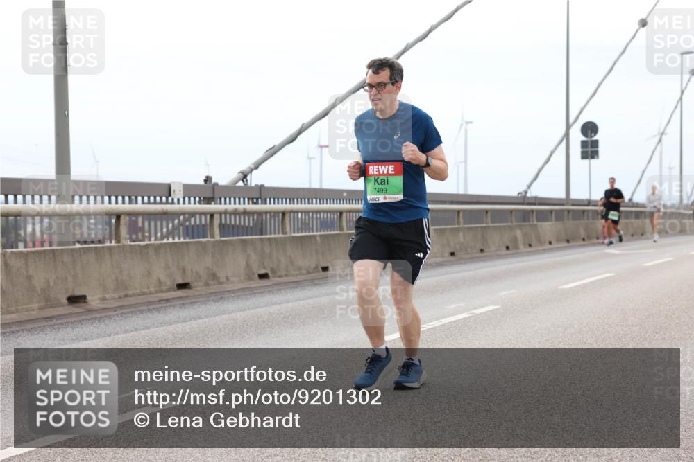 03.10.2025 - Köhlbrandbrückenlauf Lena Gebhardt http://msf.ph/oto/9201302 03.10.2025 15:44:20 Position 2 7499 meine-sportfotos.de
